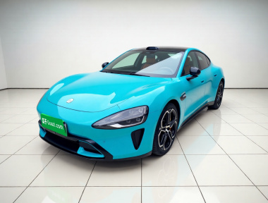 MI SU7 2024 immagine di auto 