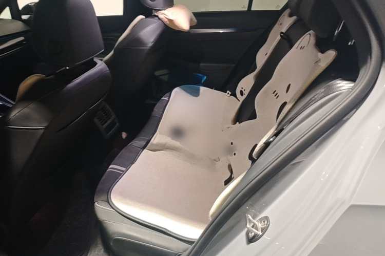 Volkswagen Golf 2023 car image #17