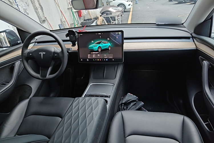 Tesla Model Y 2022 #10 Tesla Model Y 2022 car image #10