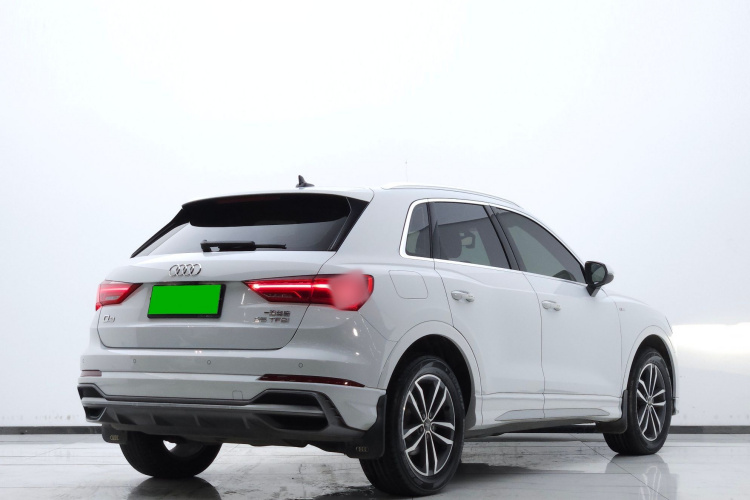 Audi Q3 2021 car image #8