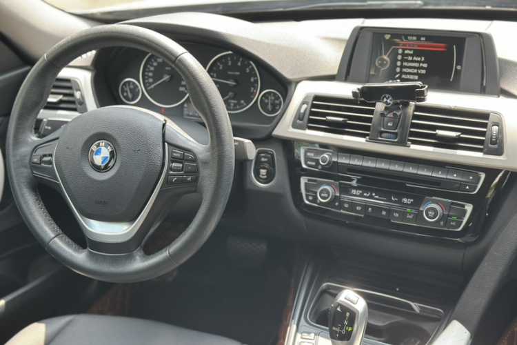 BMW 3 Series GT 2017 #13 BMW 3 Series GT 2017 car image #13