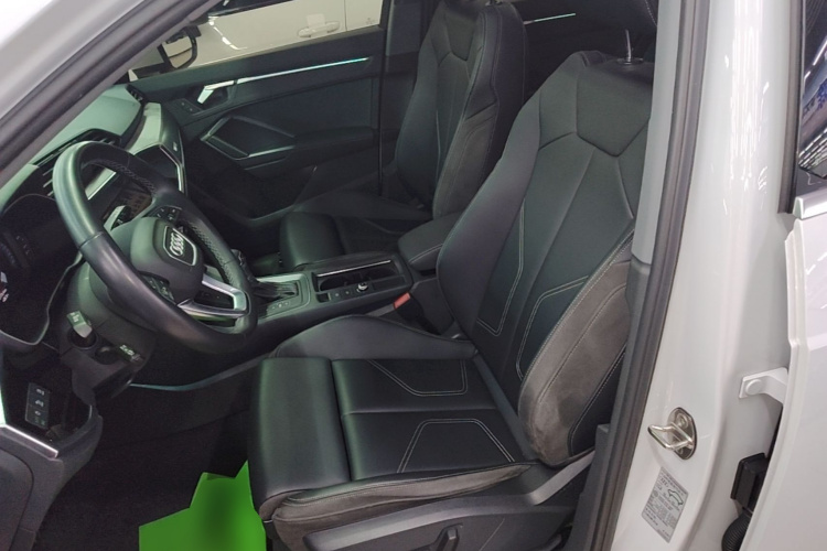 Audi Q3 2023 car image #19