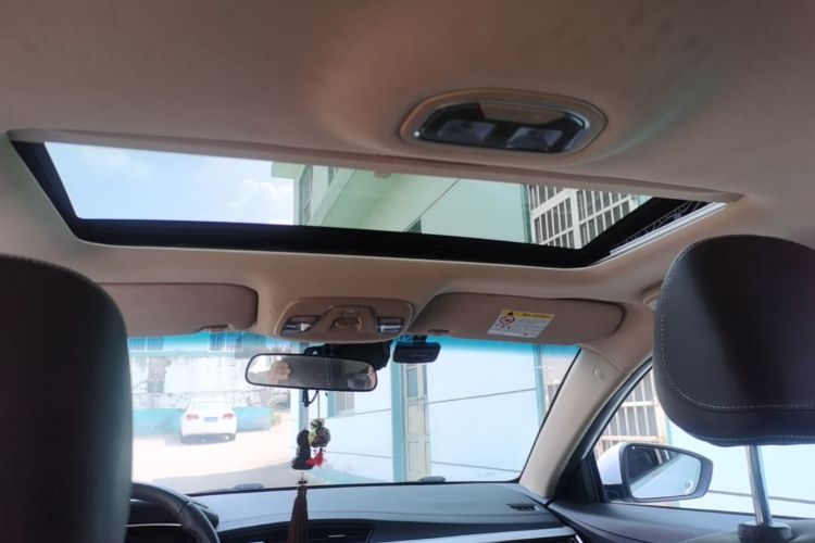 GEELY Emgrand 2018 car image #18