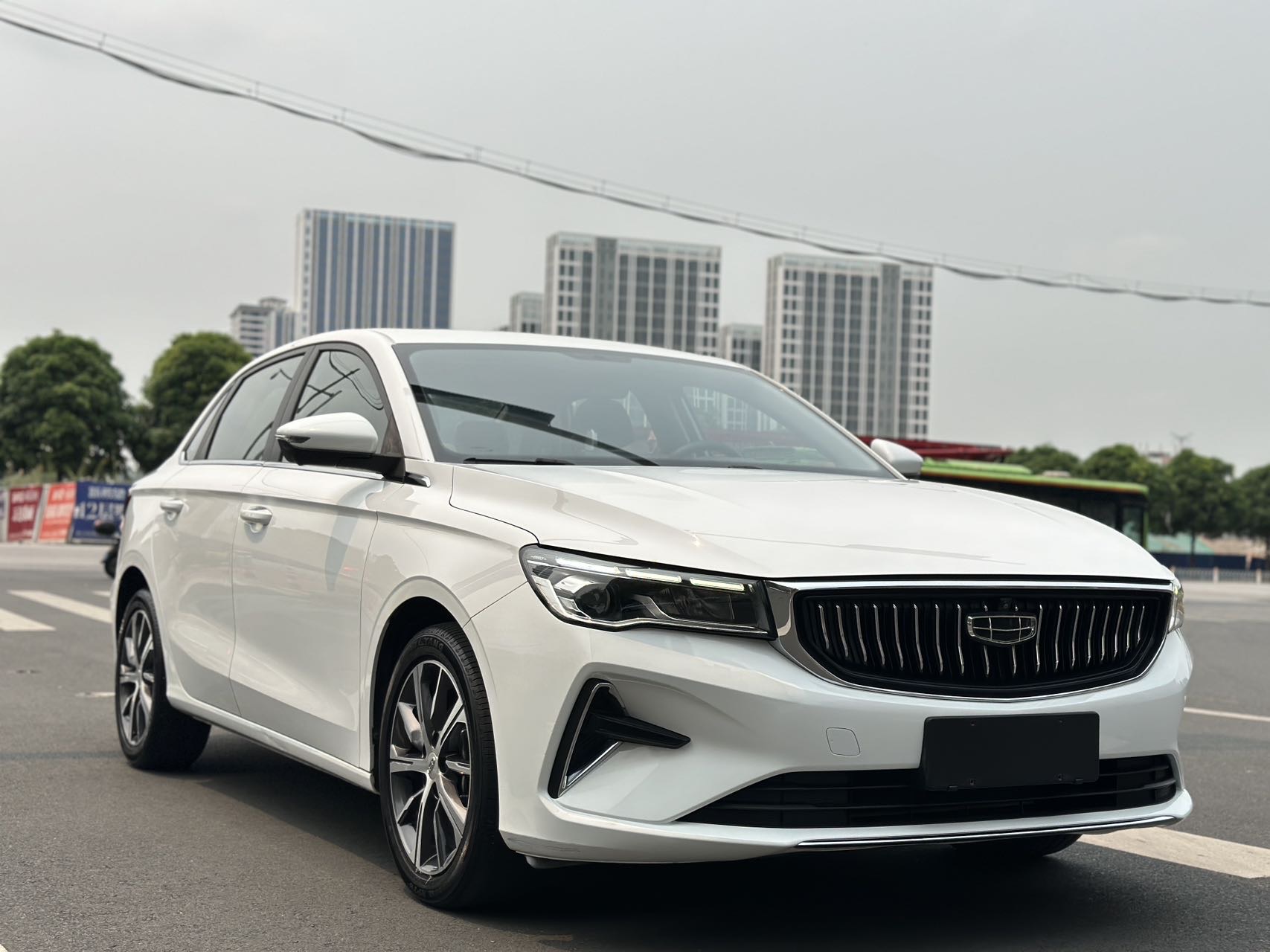 GEELY Emgrand 2023 imagen de coche #3