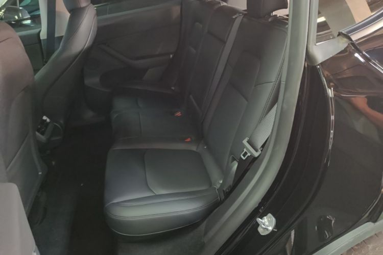 Tesla Model Y 2023 car image #17