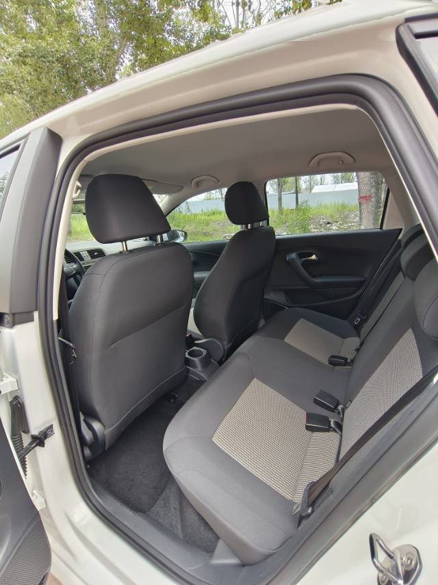Volkswagen Polo 2016 car image #9