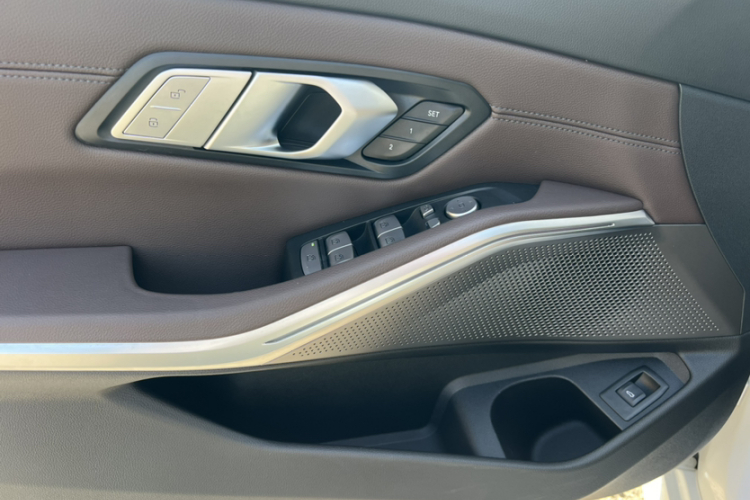 BMW 3 Series 2022 car image #18