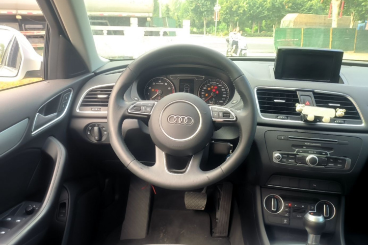 Audi Q3 2018 #11 Audi Q3 2018 car image #11