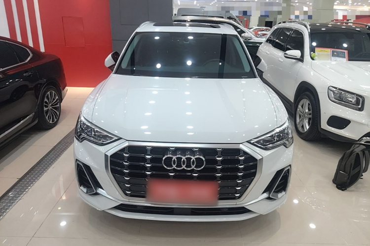 Audi Q3 2022 car image #3