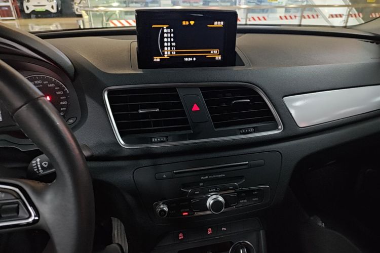 Audi Q3 2019 #13 Audi Q3 2019 car image #13