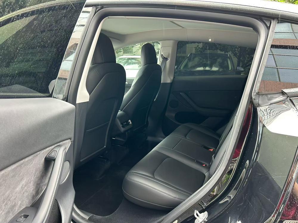 Tesla Model Y 2021 car image #11