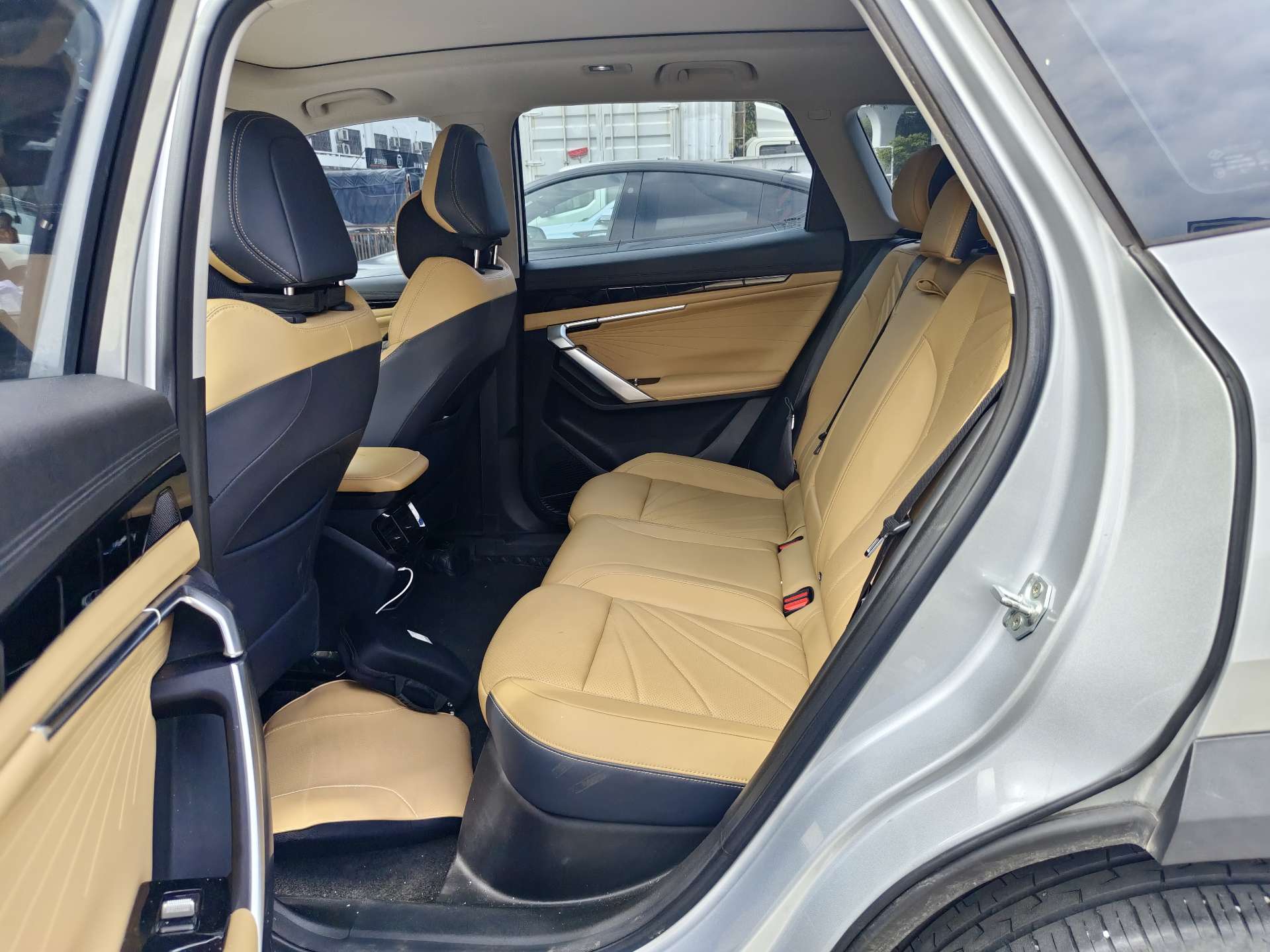 GEELY Boyue L 2023 immagine di auto #5