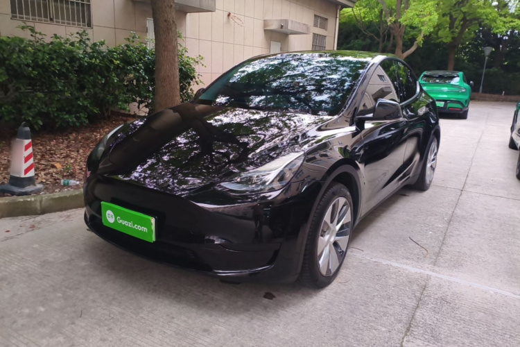 Tesla Model Y 2023 #2 Tesla Model Y 2023 car image #2