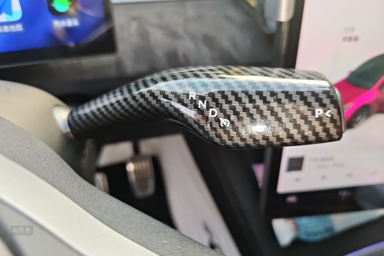Tesla Model Y 2021 car image #16