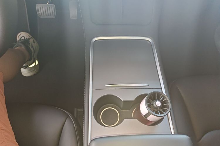 Tesla Model Y 2022 car image #18