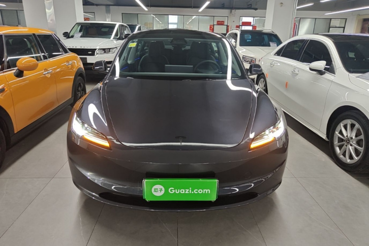 Tesla Model 3 2026 immagine di auto #3