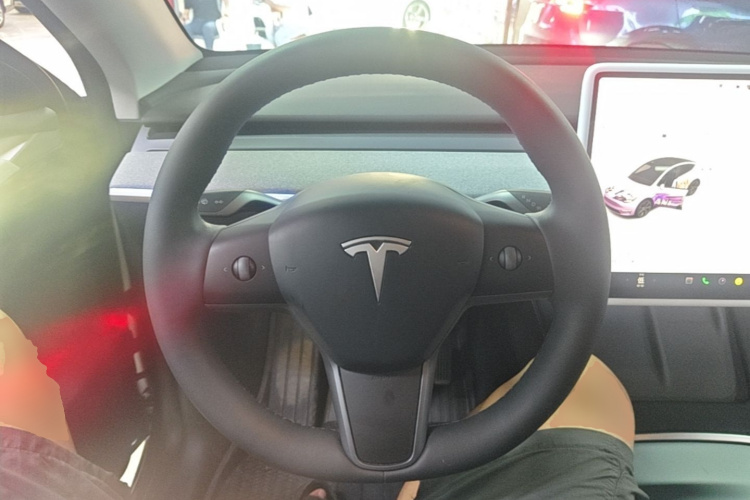 Tesla Model Y 2024 #11 Tesla Model Y 2024 car image #11