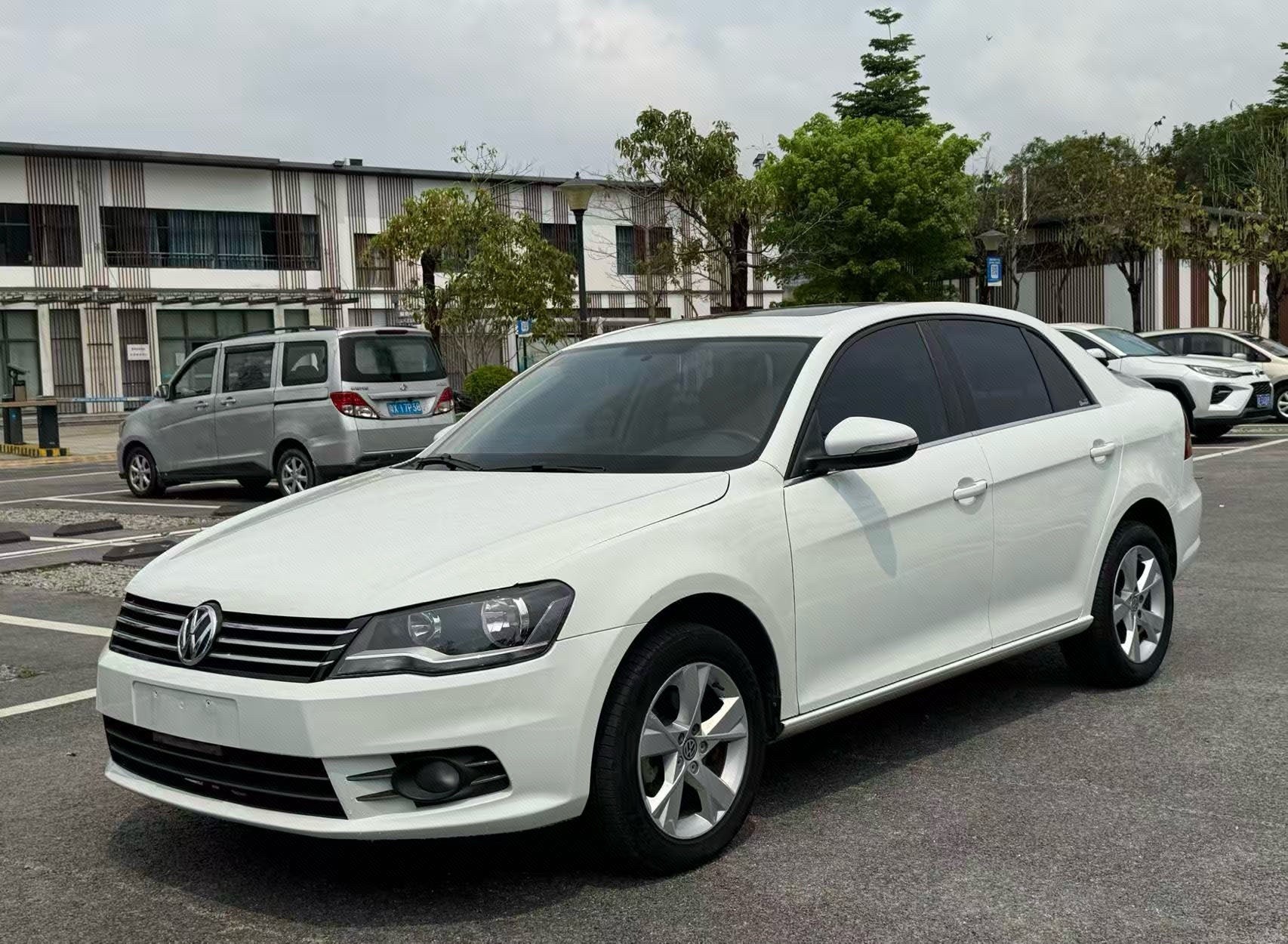 Volkswagen Bora 2015 car image 