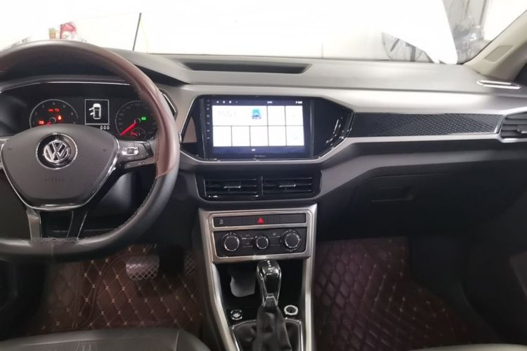 Volkswagen T-Cross 2020 #17 Volkswagen T-Cross 2020 car image #17