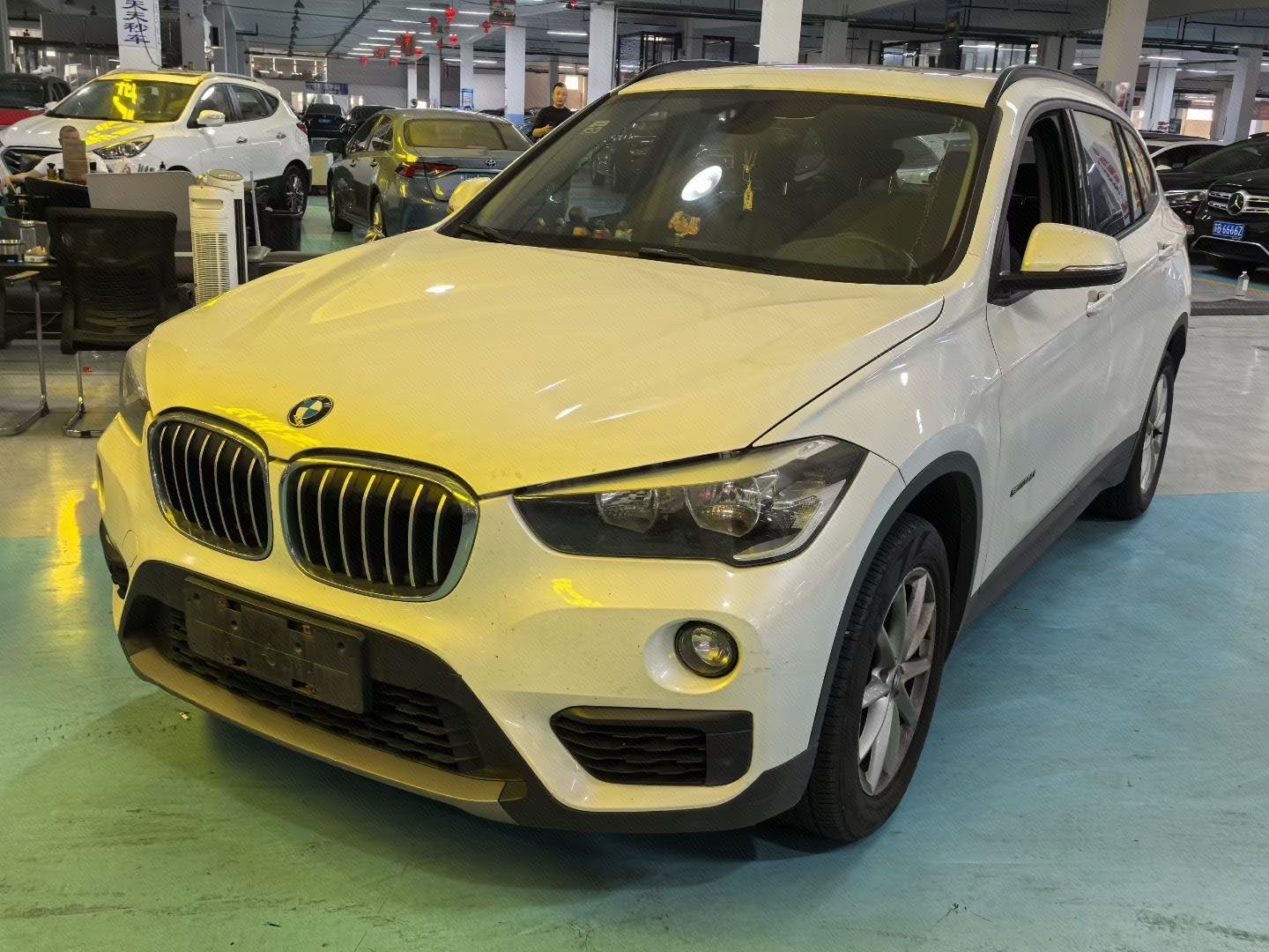 BMW X1 2018 BMW X1 2018 car image