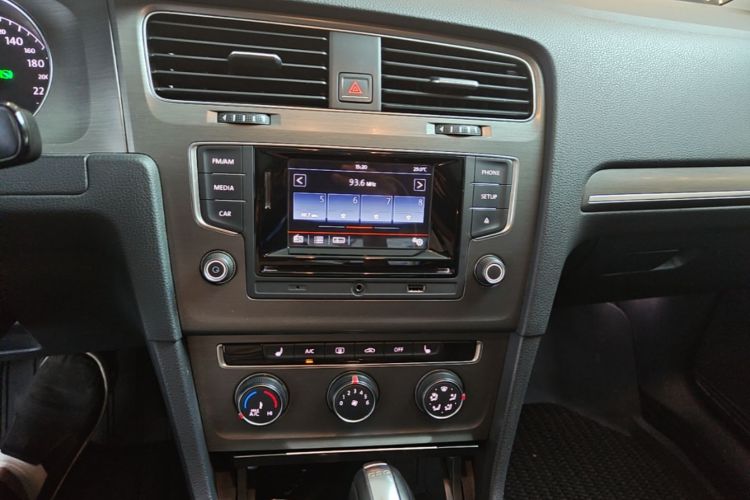 Volkswagen Golf 2015 car image #13