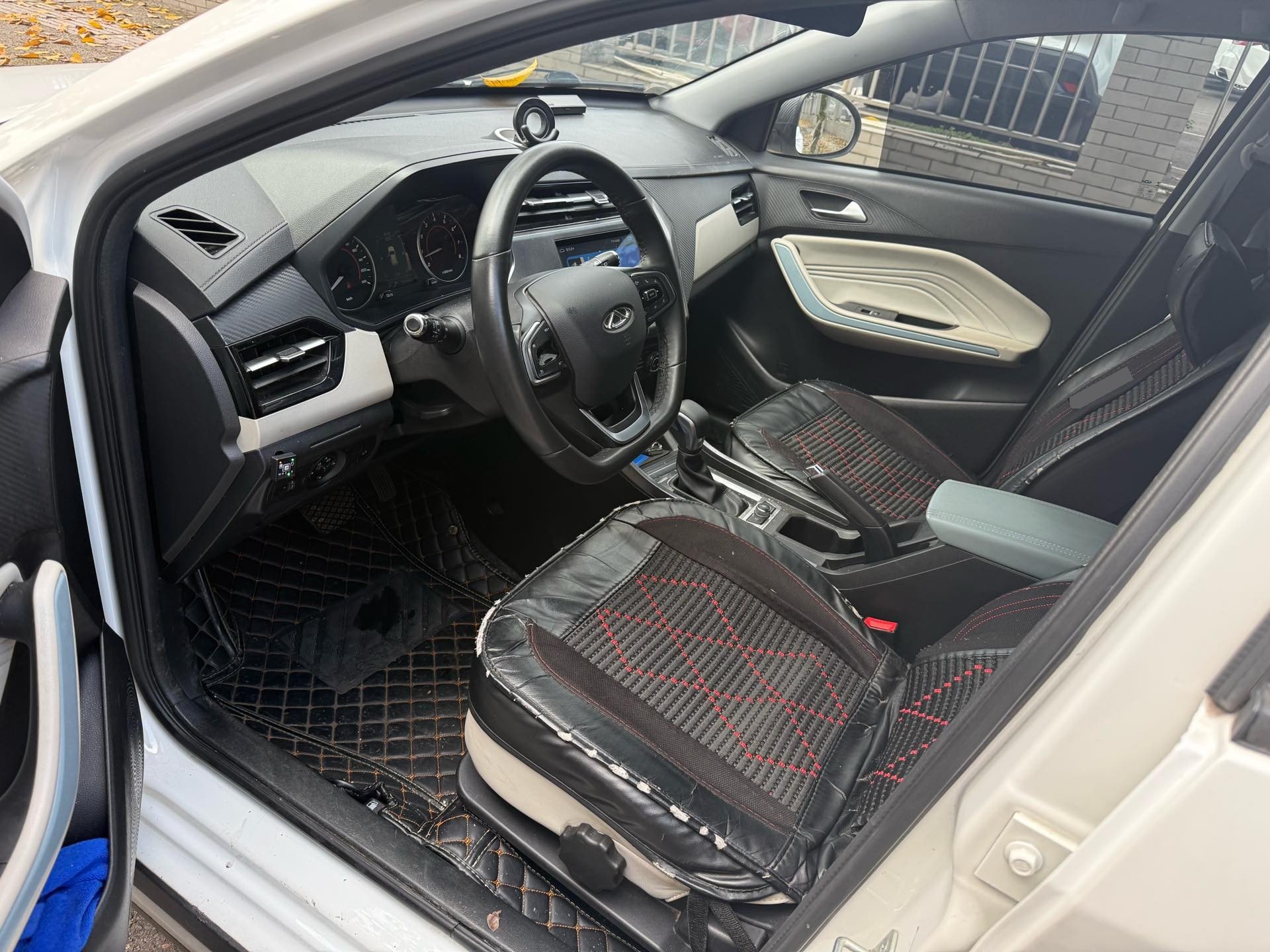 Chery Tiggo 3x 2023 immagine di auto #4