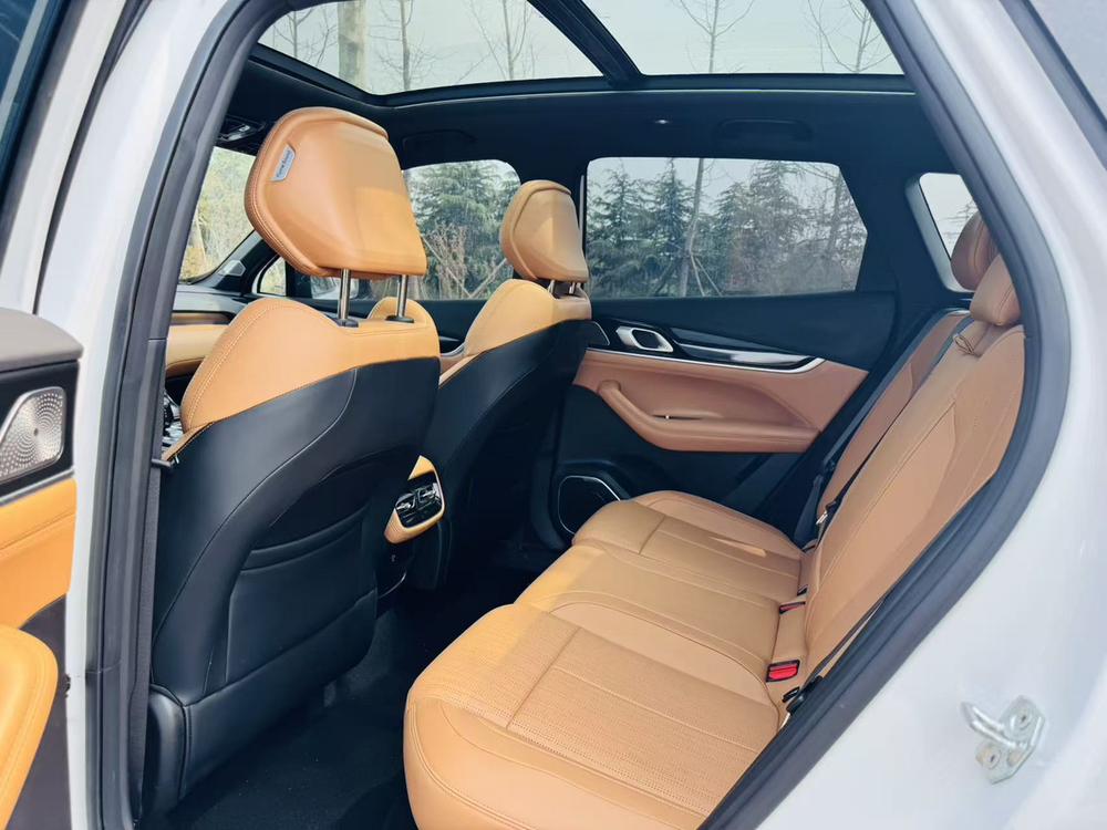 GEELY Boyue L 2025 car image #12