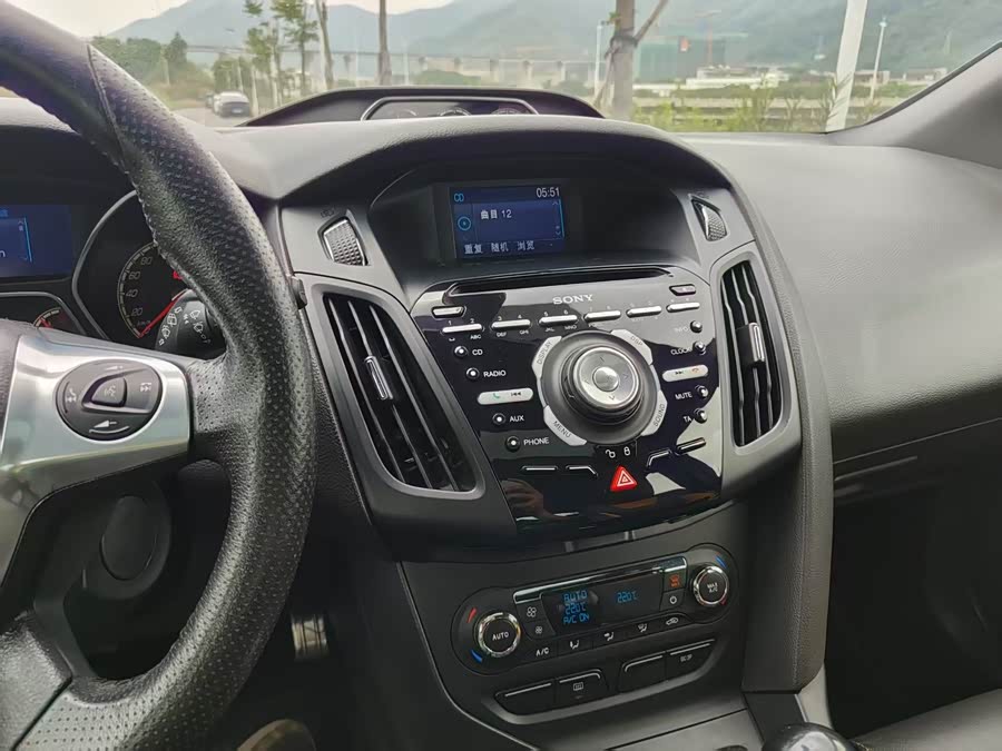 Ford Focus (Imported) 2014 car image #44