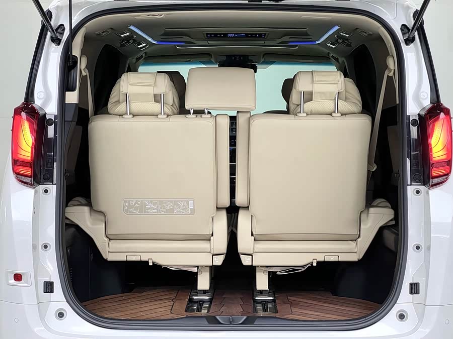 Toyota Alphard 2021 car image #44