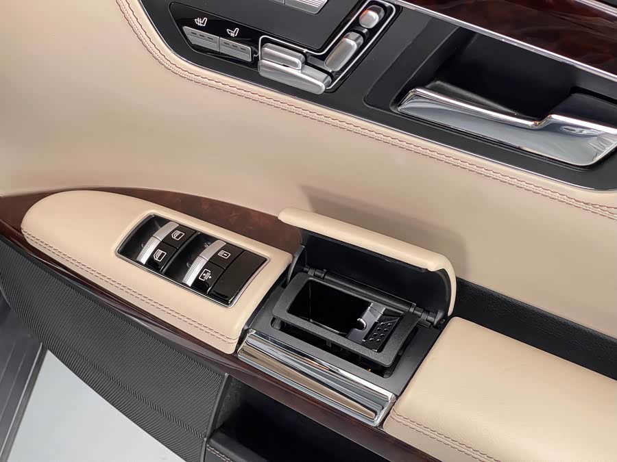 Mercedes-Benz S Class 2015 immagine di auto #44