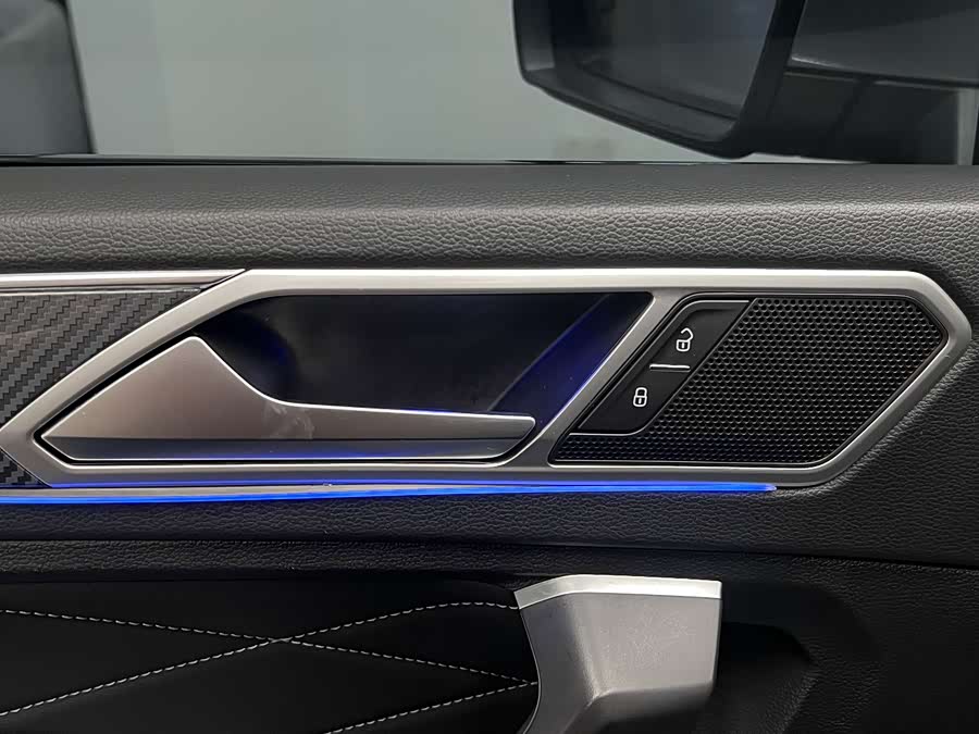 Volkswagen Tiguan L 2022 car image #44
