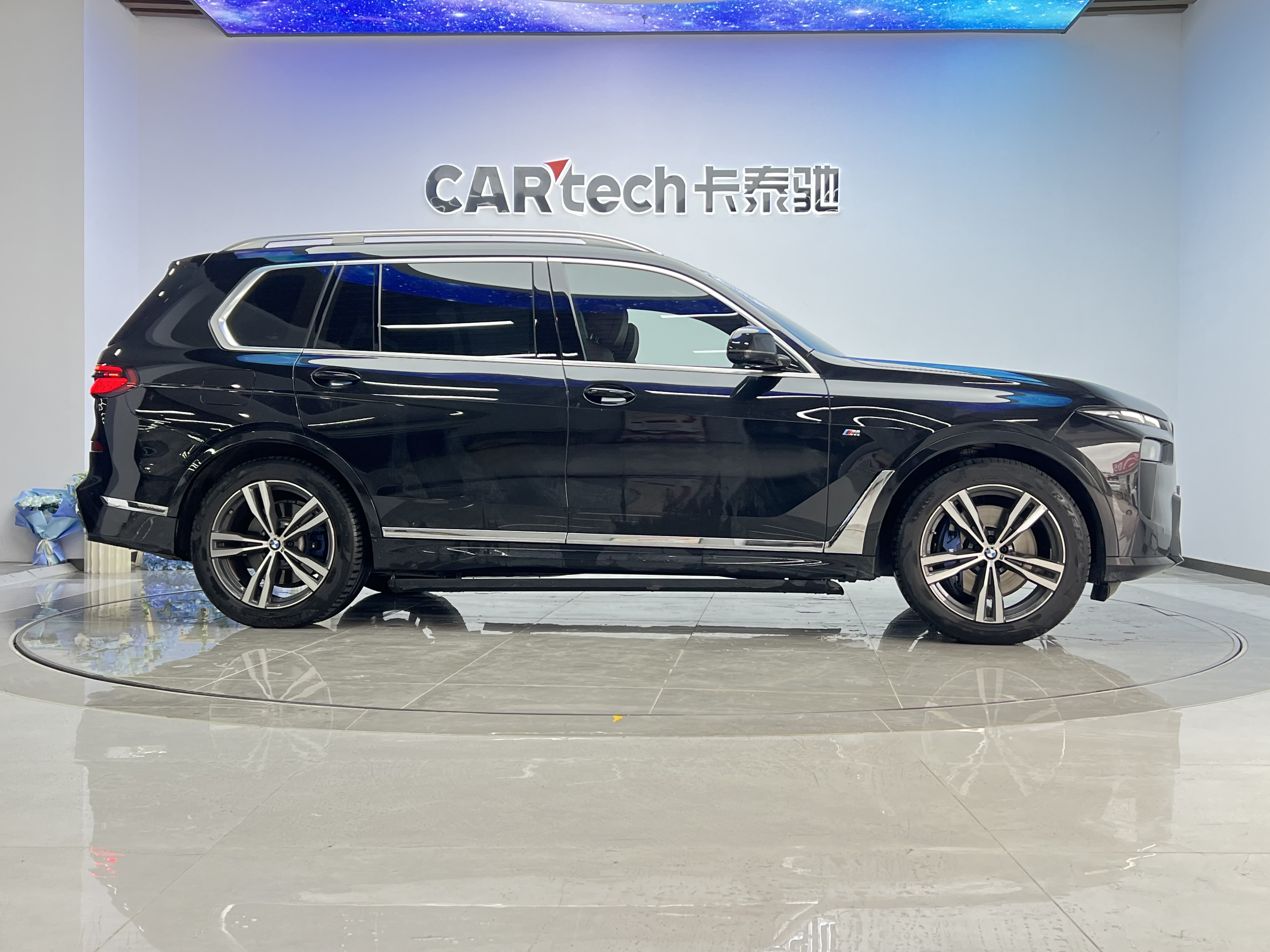 BMW X7 M60i 2023 immagine di auto #44