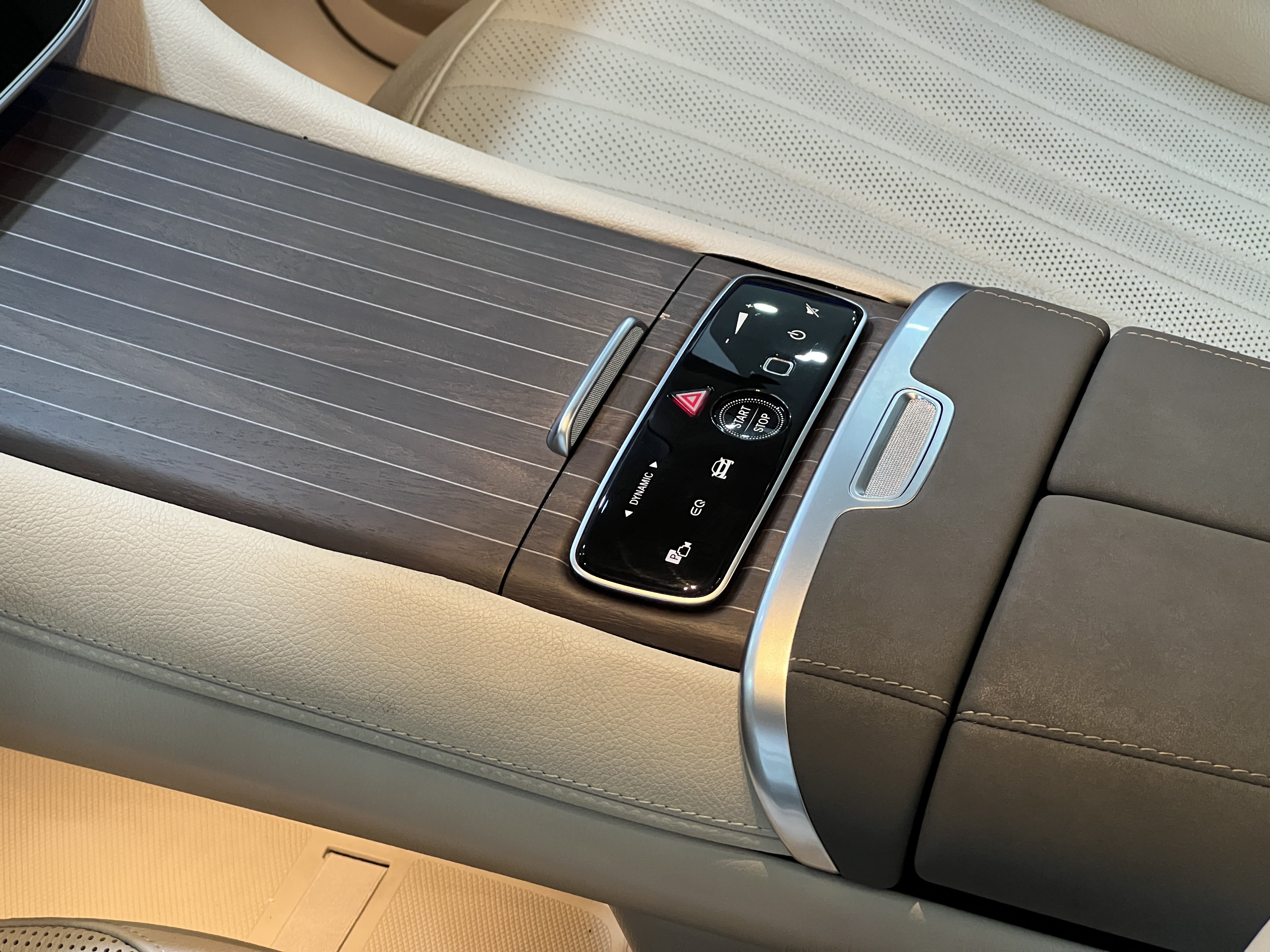 Mercedes-Benz EQS SUV 2023 car image #44