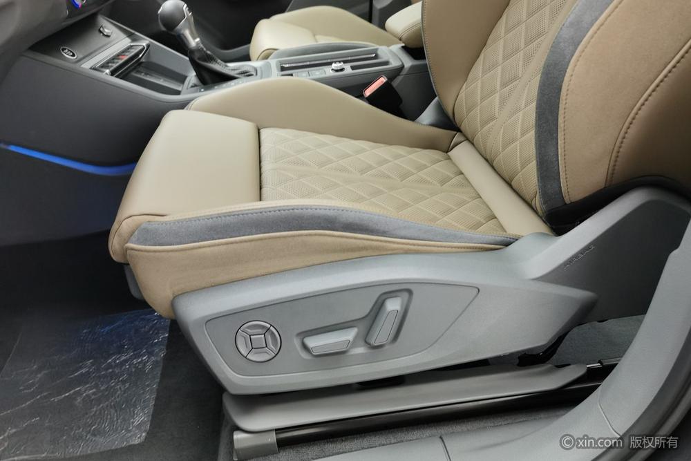 Audi Q3 2025 car image #19