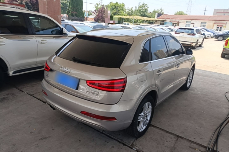 Audi Q3 2016 car image #7