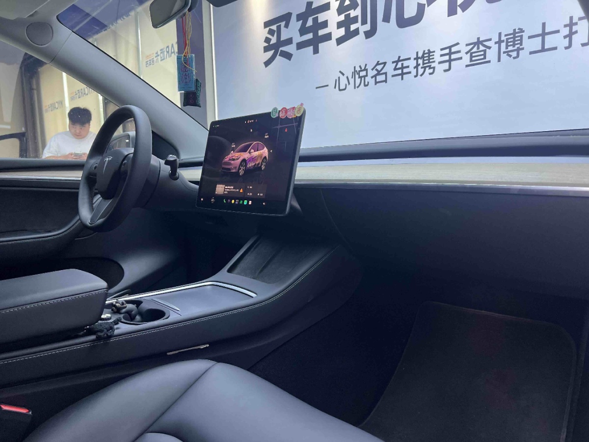 Tesla Model Y 2023 car image #3