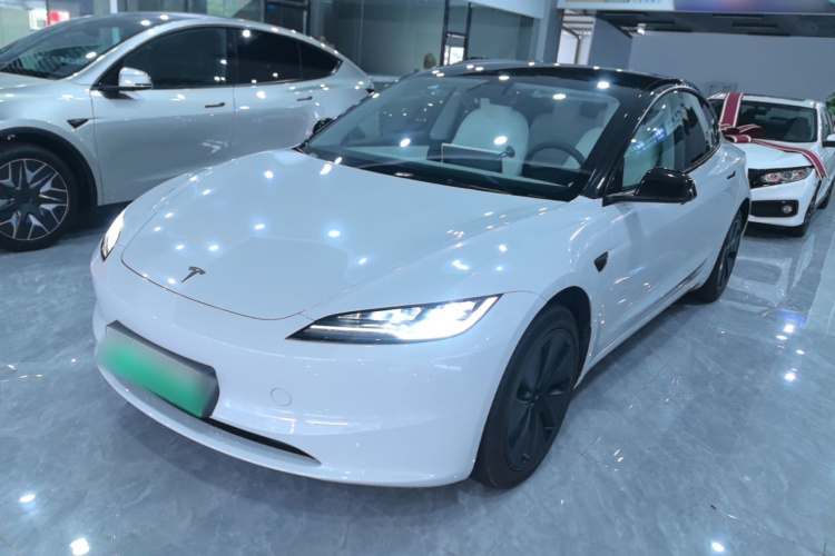 Tesla Model 3 2024 car image #2
