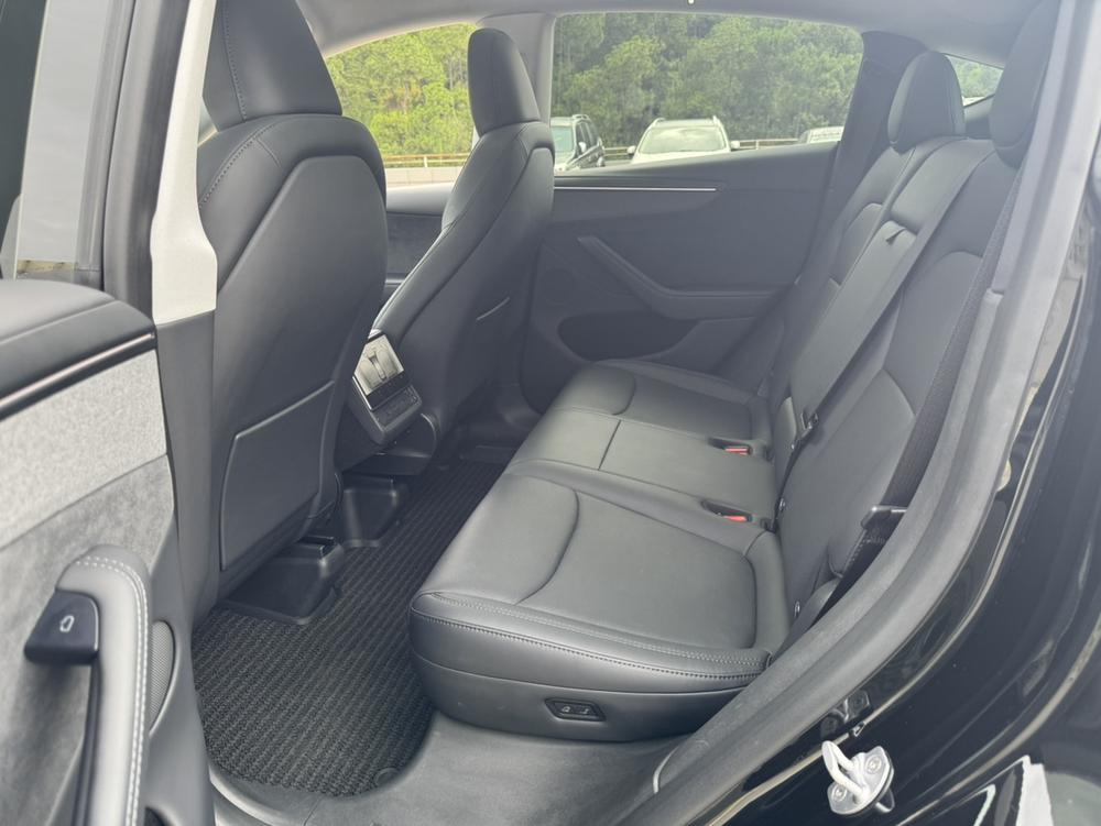 Tesla Model Y 2025 #25 Tesla Model Y 2025 immagine di auto #25