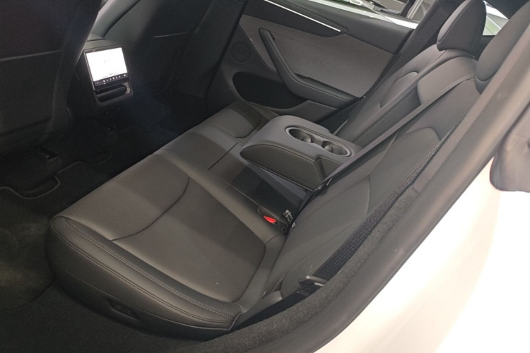Tesla Model Y 2026 #17 Tesla Model Y 2026 immagine di auto #17