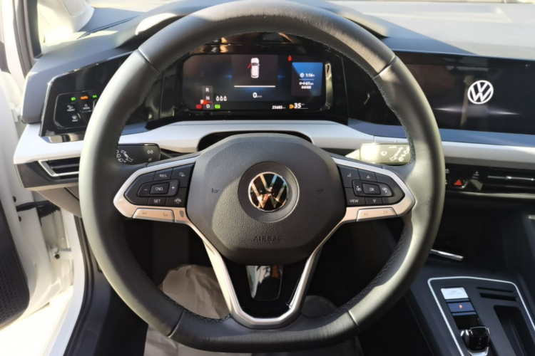 Volkswagen Golf 2024 car image #11