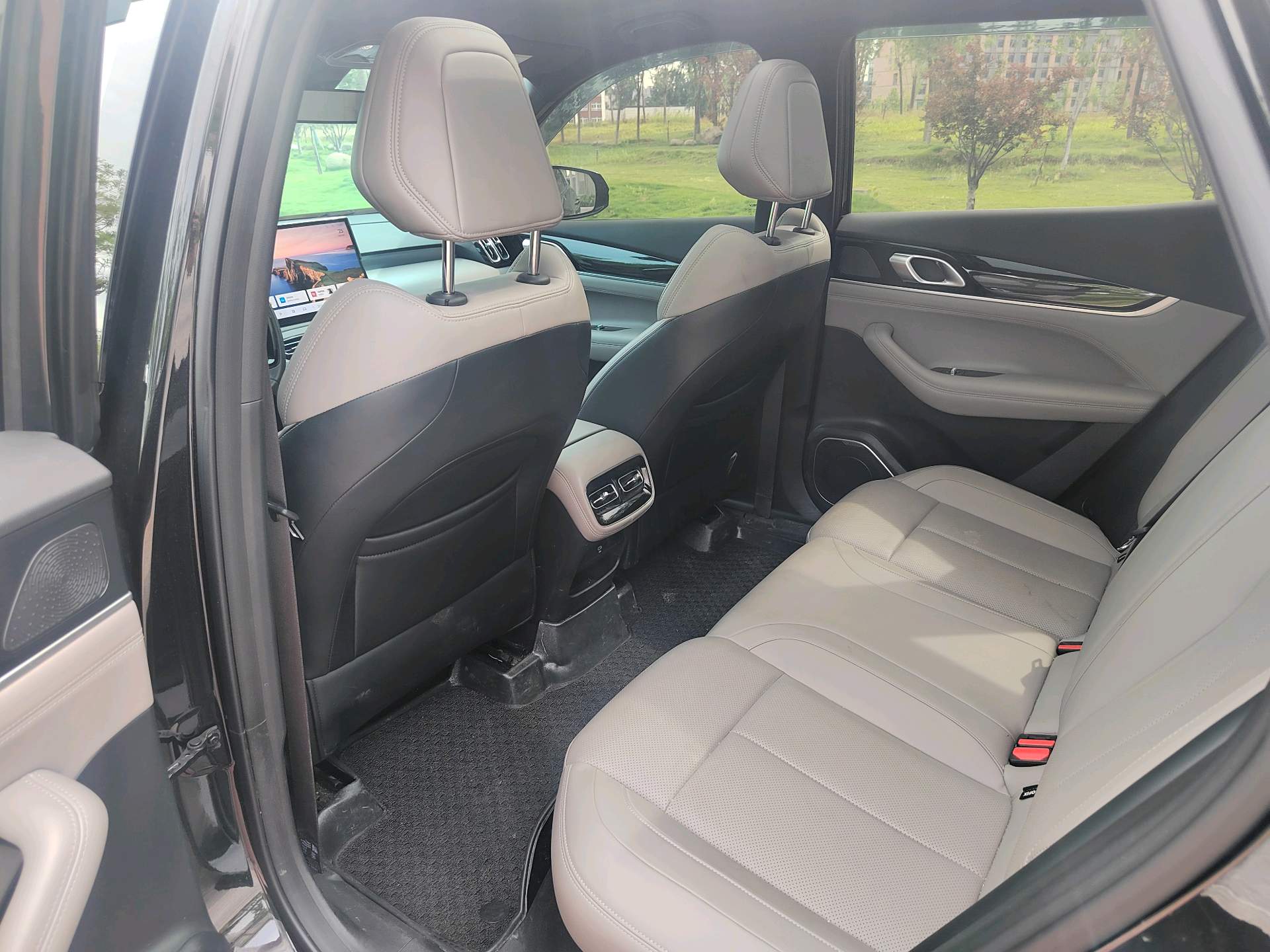 GEELY Boyue L 2025 car image #9