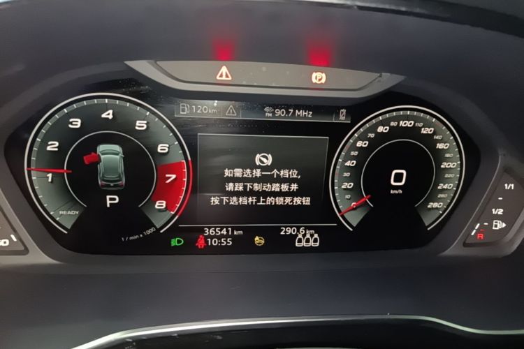 Audi Q3 2023 car image #12