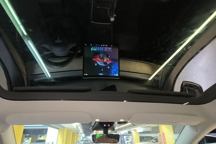 Tesla Model Y 2022 #18 Tesla Model Y 2022 car image #18