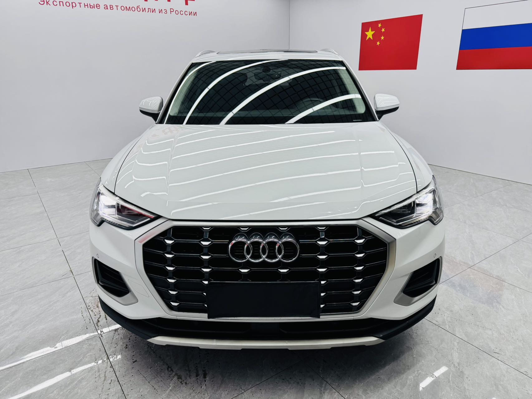 Audi Q3 2023 car image #2