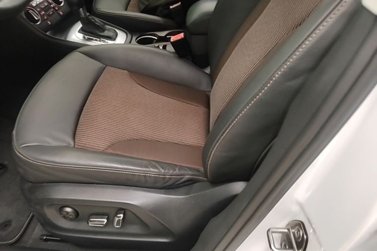 Audi Q3 2017 car image #15