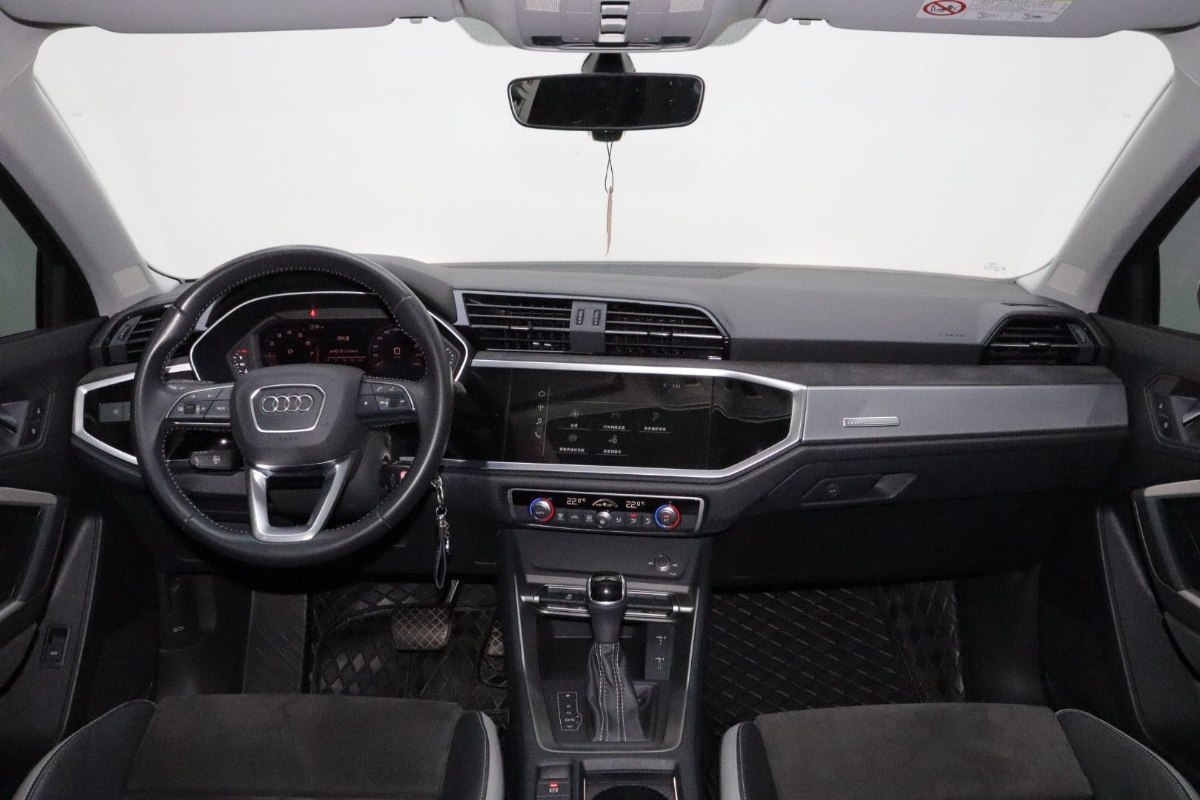 Audi Q3 2021 car image #8