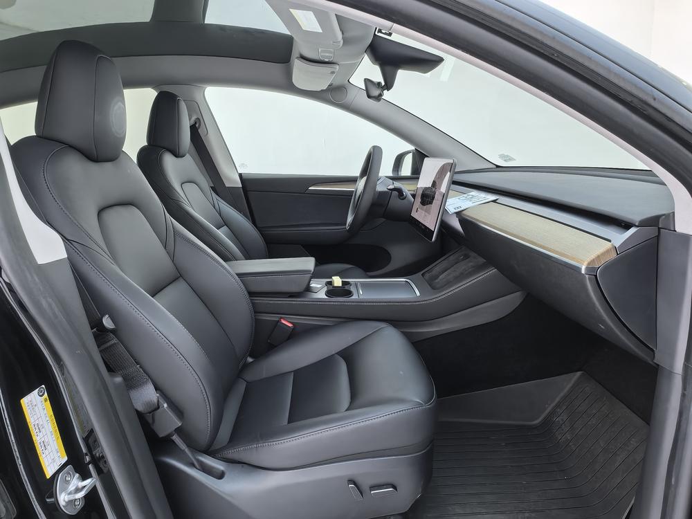 Tesla Model Y 2023 immagine di auto #10