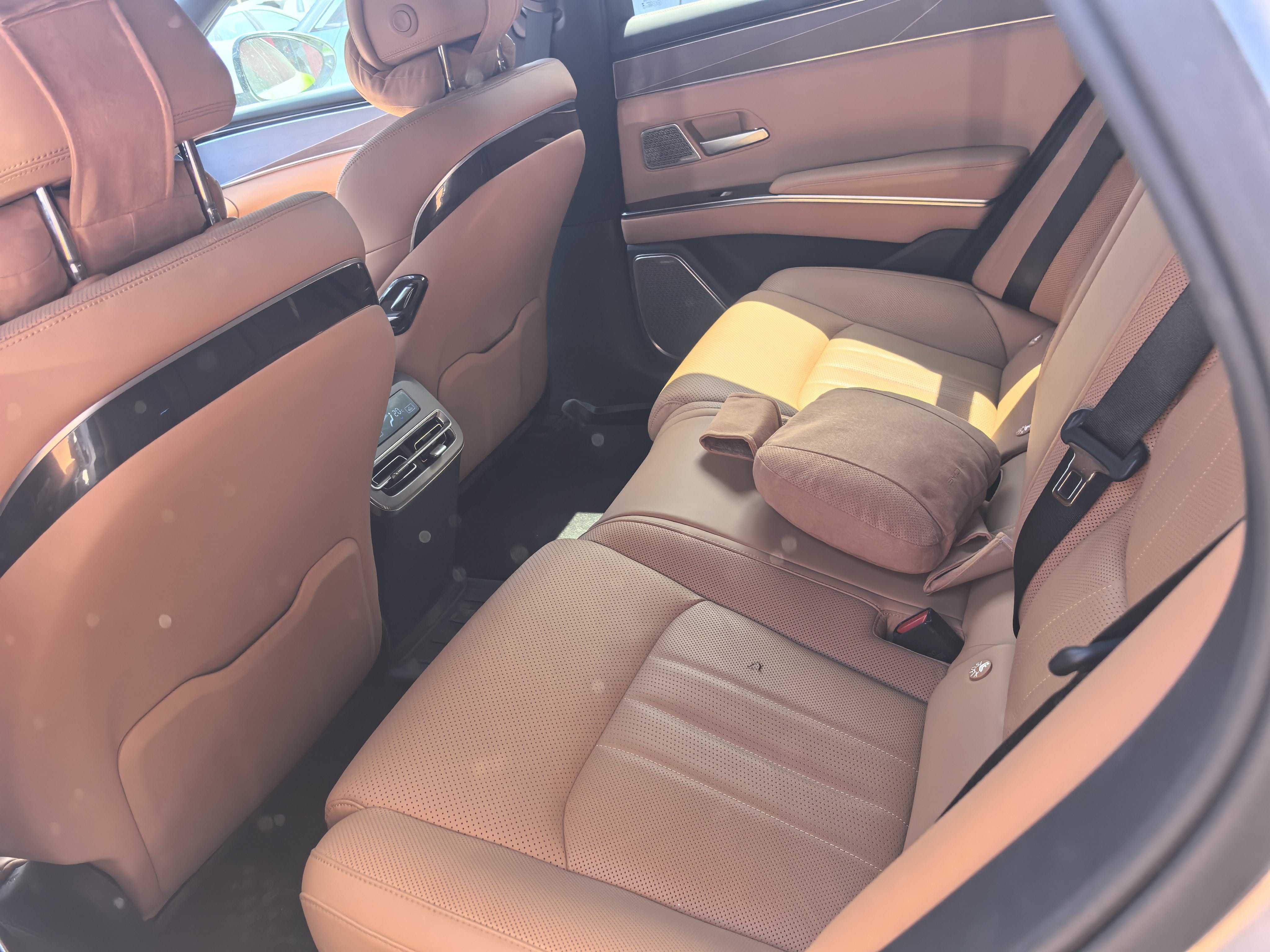 BYD HanL 2025 car image #6