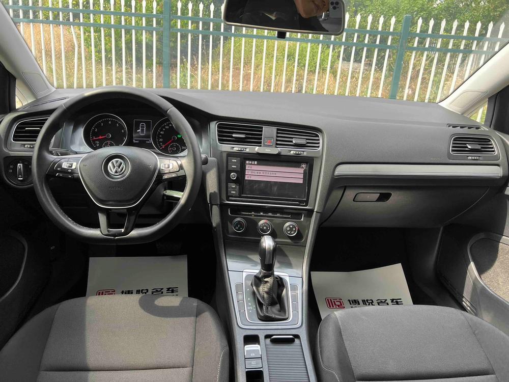 Volkswagen Golf 2019 car image #11