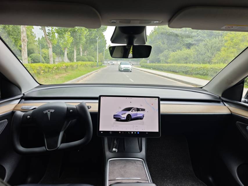 Tesla Model Y 2023 car image #6
